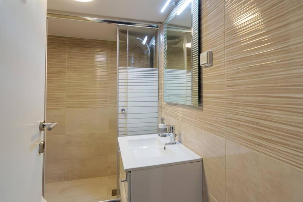 Brand New Decorated Flat For 4 Ppl In Pagrati Apartamento Atenas Exterior foto