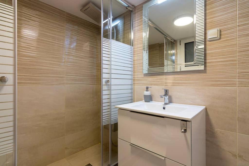 Brand New Decorated Flat For 4 Ppl In Pagrati Apartamento Atenas Exterior foto